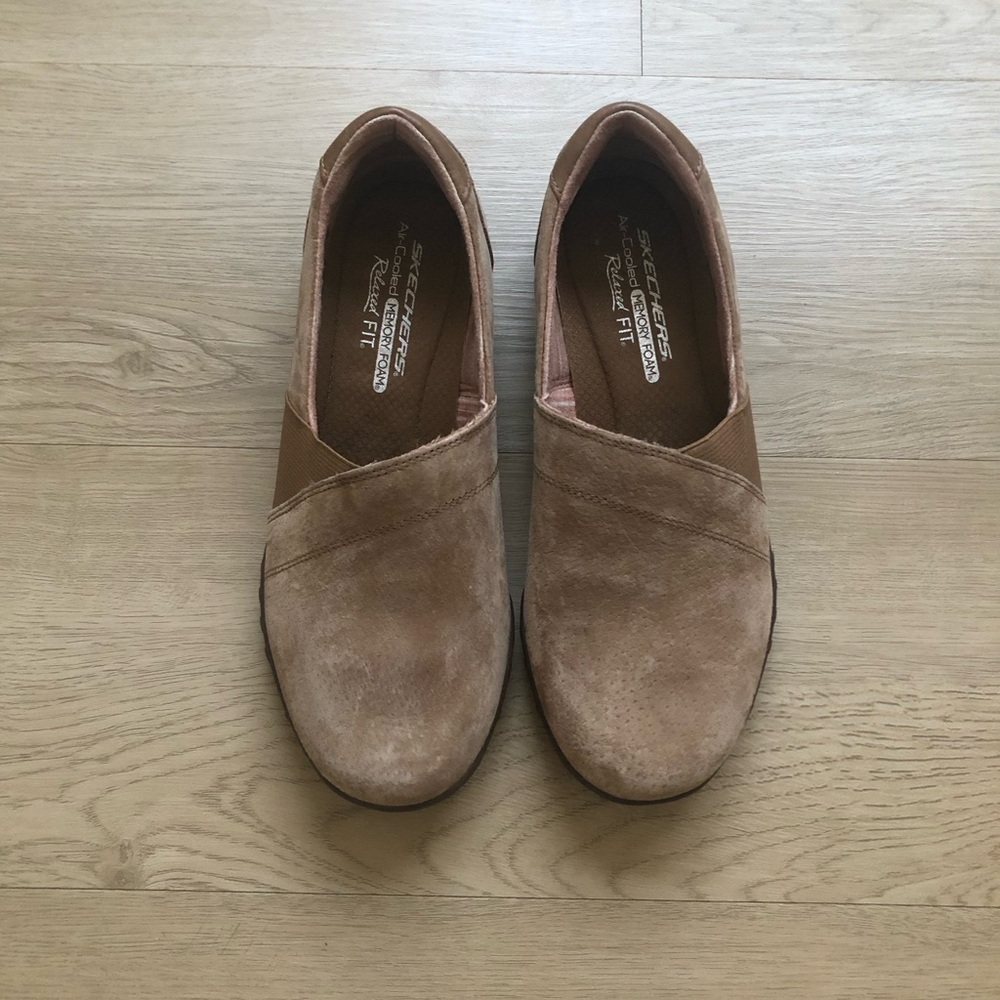 Sketchers Women’s Slip On Shoes 8 Tan Suede Aircooled Memory Foam Relaxed Fit